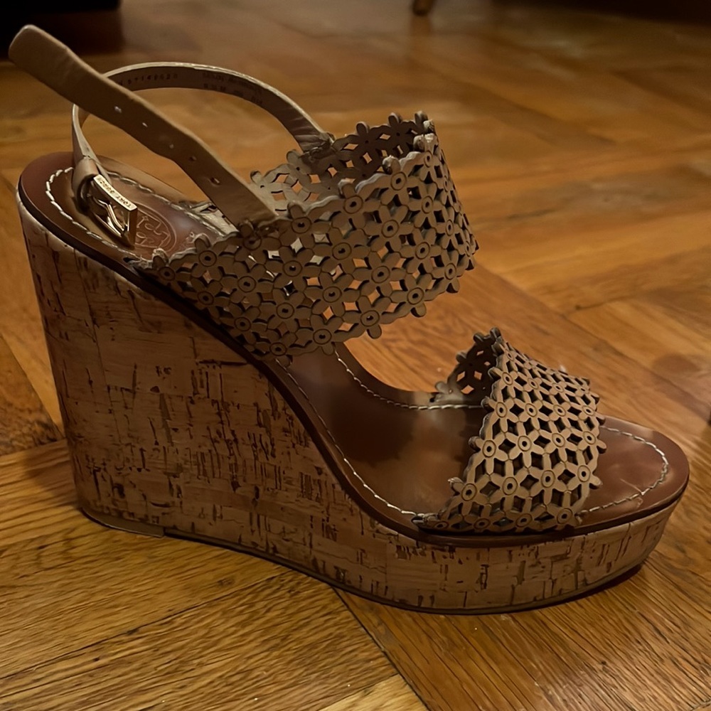 Tory burch Brown Leather Daisy Wedge Sandals.